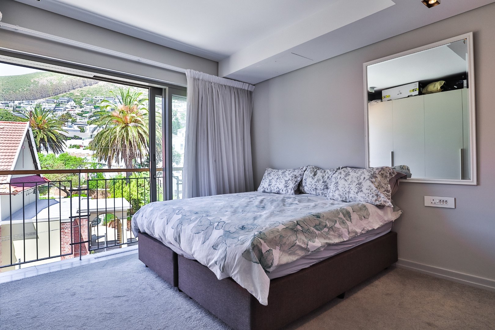 1 Bedroom Property for Sale in Sea Point Western Cape